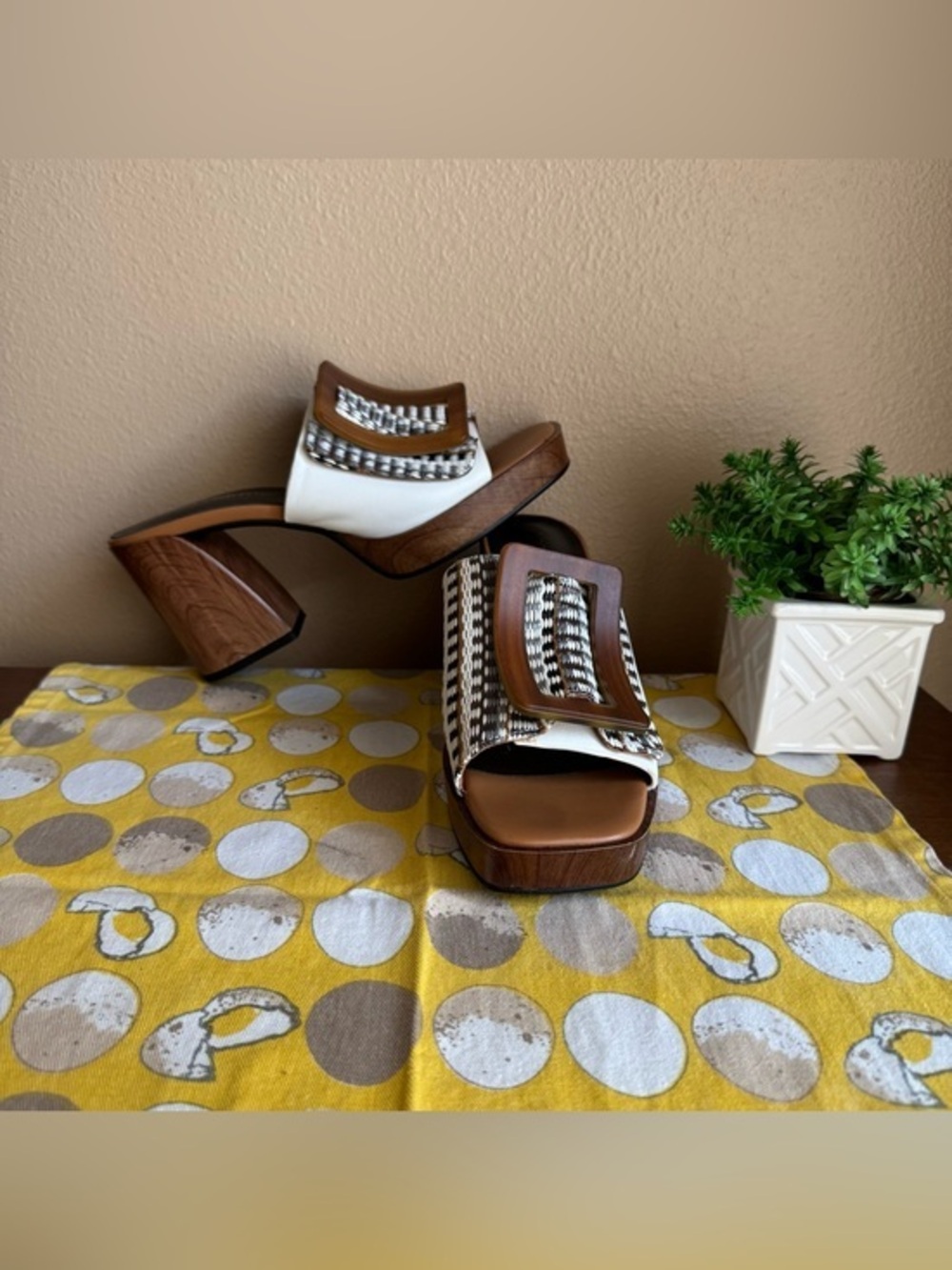 Noa Harmon platform heels with buckle size 40
